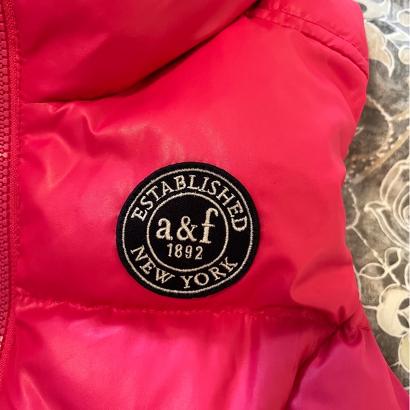Adorable! Girls Abercrombie xl down puffer vest. Pink - Picture 3 of 12